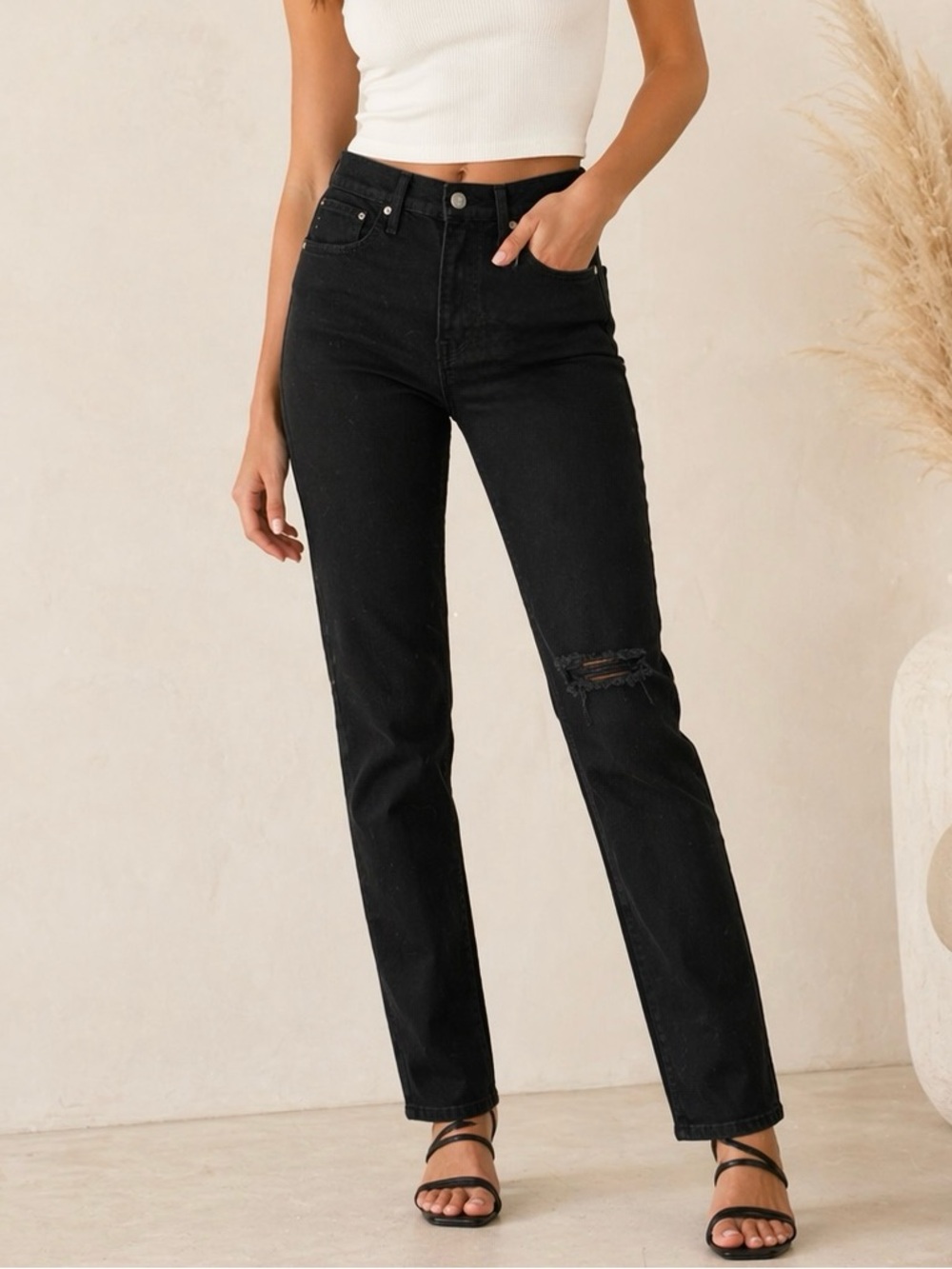 Levi’s | 724 High Rise | Straight Leg Jeans | Black | Distressed | Size 24 | NWT